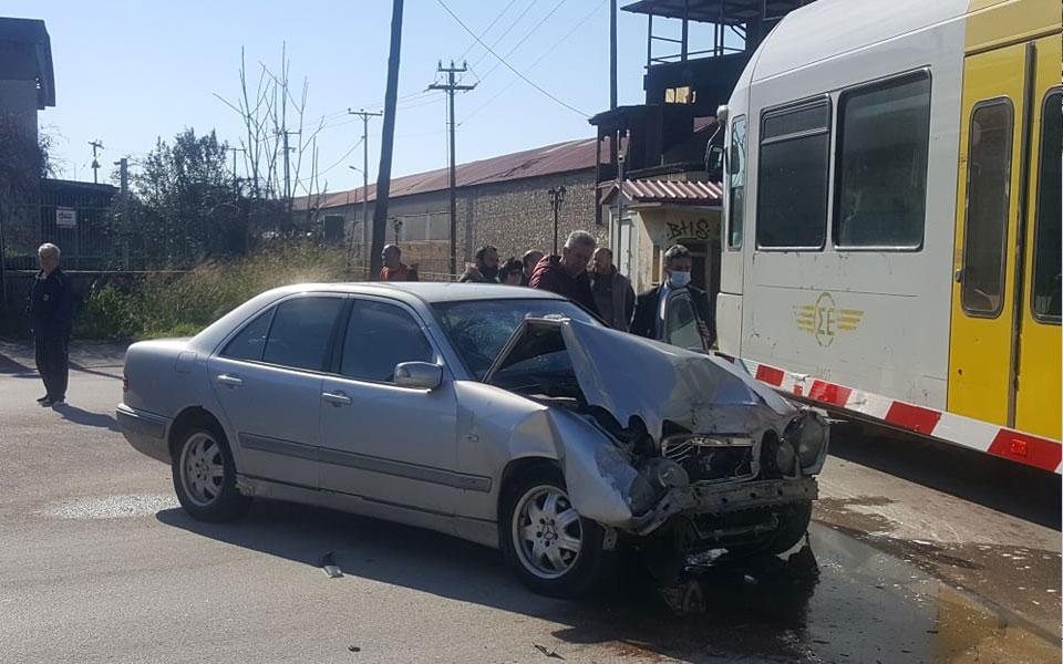 Tροχαίο στην Πάτρα: Τρένο συγκρούστηκε με αυτοκίνητο