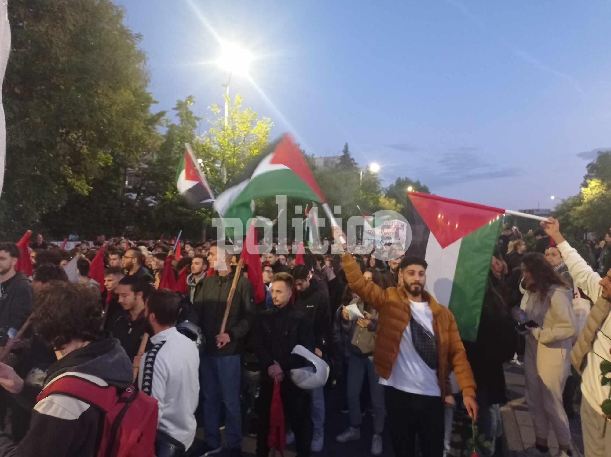 Θεσσαλονίκη: Στα χρώματα της Παλαιστίνης η πορεία για τα 50 χρόνια από το Πολυτεχνείο (ΒΙΝΤΕΟ & ΦΩΤΟ)