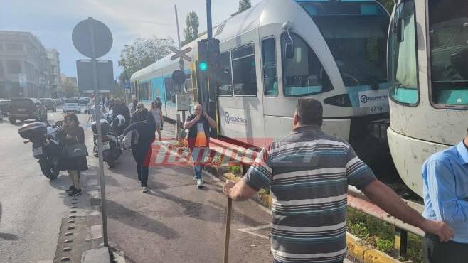 Έκτακτο – Πάτρα: Εκτροχιάστηκε συρμός του προαστιακού – Επέβαιναν 72 άτομα