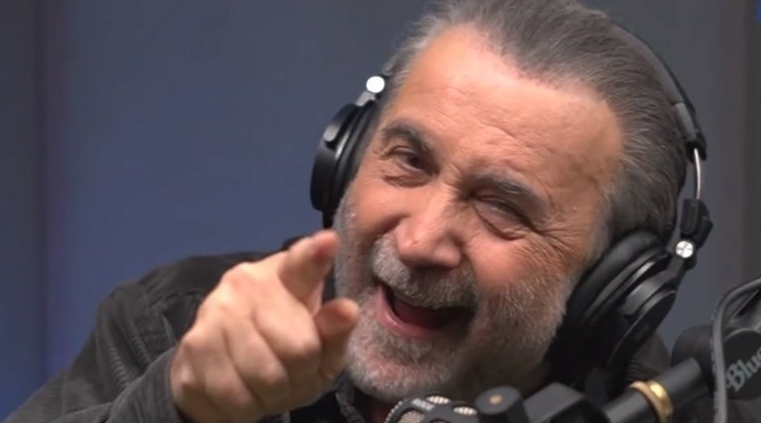 Λαζόπουλος σε Λυμπεράκη: «Σας ενόχλησε γιατί σας είπε ο κ. Καρβέλας ότι η Βουλή είναι βόθρος;» (ΒΙΝΤΕΟ)