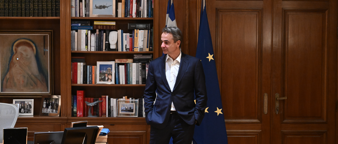 Με παροχές 1,6 δισ. ευρώ ο Μητσοτάκης προσπαθεί να ξεγελάσει εργαζόμενους και συνταξιούχους