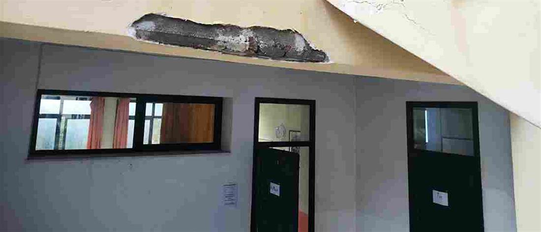Σύρος: Πέφτουν σοβάδες από ταβάνια σχολείου στα κεφάλια των παιδιών – Μαθητής πήγε στο Νοσοκομείο