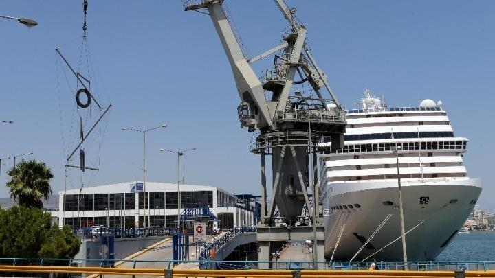 Ενεργειακός μετασχηματισμός στο λιμάνι του Πειραιά – Πέντε θέσεις ηλεκτροδότησης για τις γραμμές της ακτοπλοϊας μέσα στο 2024