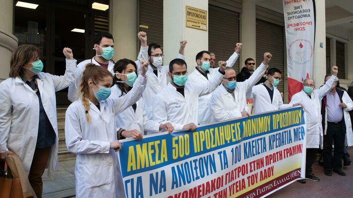 ΠΑΜΕ για απεργία γιατρών: «Ο αγώνας τους γιατρών είναι υπόθεση όλων»