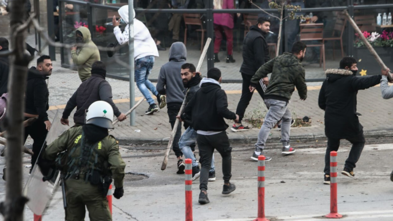 Θεσσαλονίκη: Νύχτα με επεισόδια για τον θανάσιμο τραυματισμό του 17χρονου από αστυνομικό