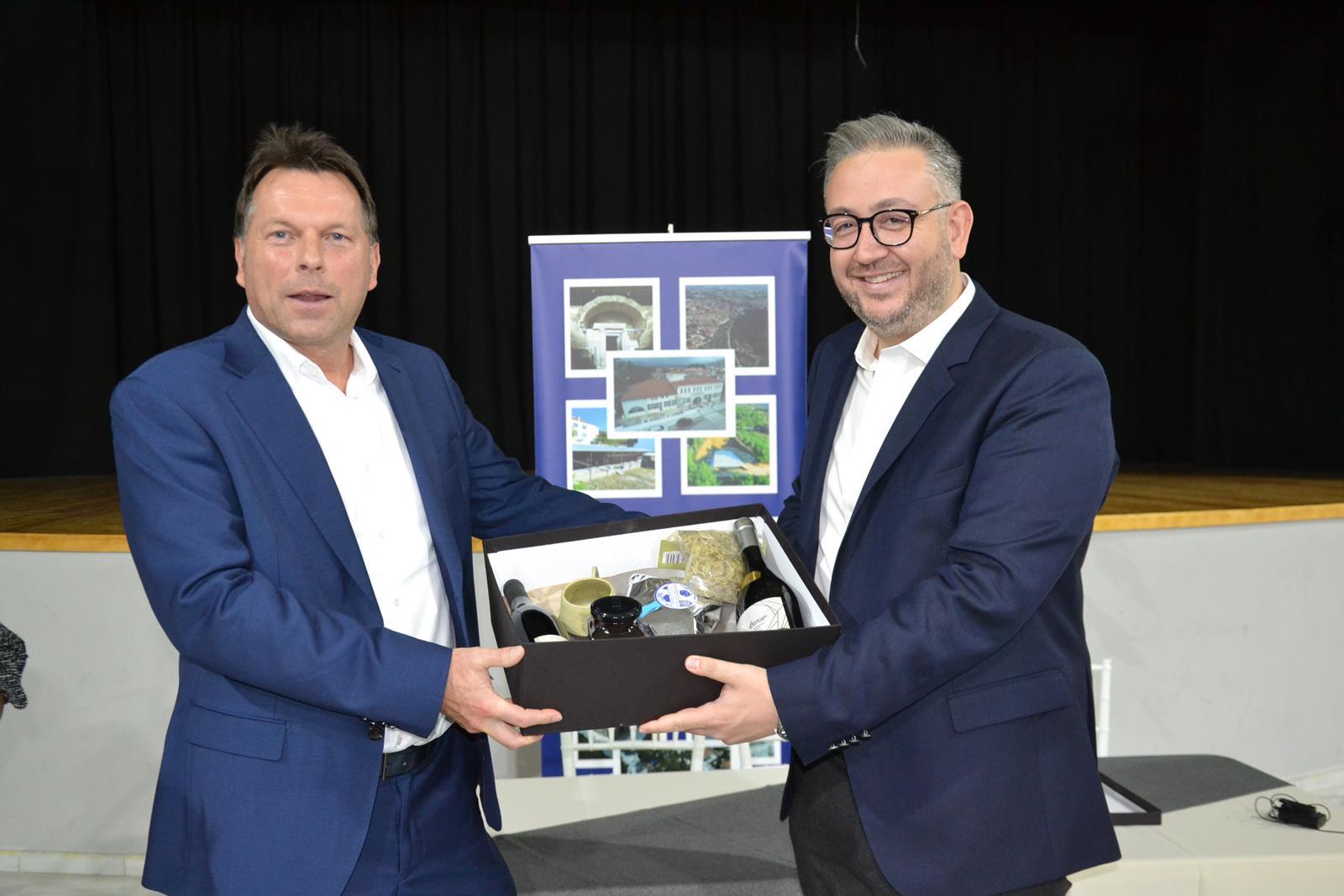 Οι Δήμοι Ωραιοκάστρου και Detmold (Γερμανία) γιόρτασαν 10 χρόνια αδελφοποίησης – Τρεις σύλλογοι υπέγραψαν μνημόνιο συνεργασίας