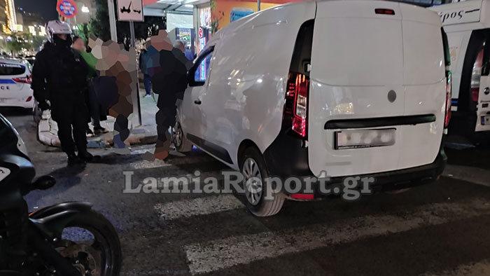 Απίστευτο περιστατικό στη Λαμία: «Νταής» οδηγός έριξε κουτουλιά σε δημοτικό αστυνομικό