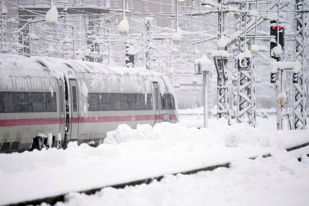 Μόναχο: Προβλήματα και στις σιδηροδρομικές συγκοινωνίες από σφοδρή χιονοθύελλα
