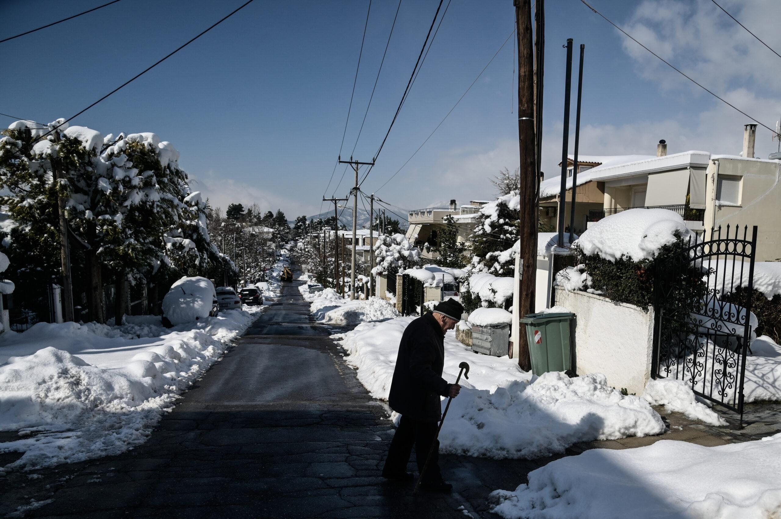 Σε κατάσταση ετοιμότητας τίθενται οι εταιρείες μηχανημάτων έργου για ενδεχόμενο χιονιά