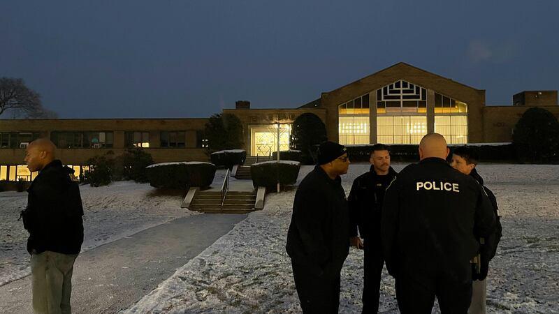 ΗΠΑ: Άνδρας άνοιξε πυρ σε συναγωγή την ώρα της εβραϊκής γιορτής Χανουκά