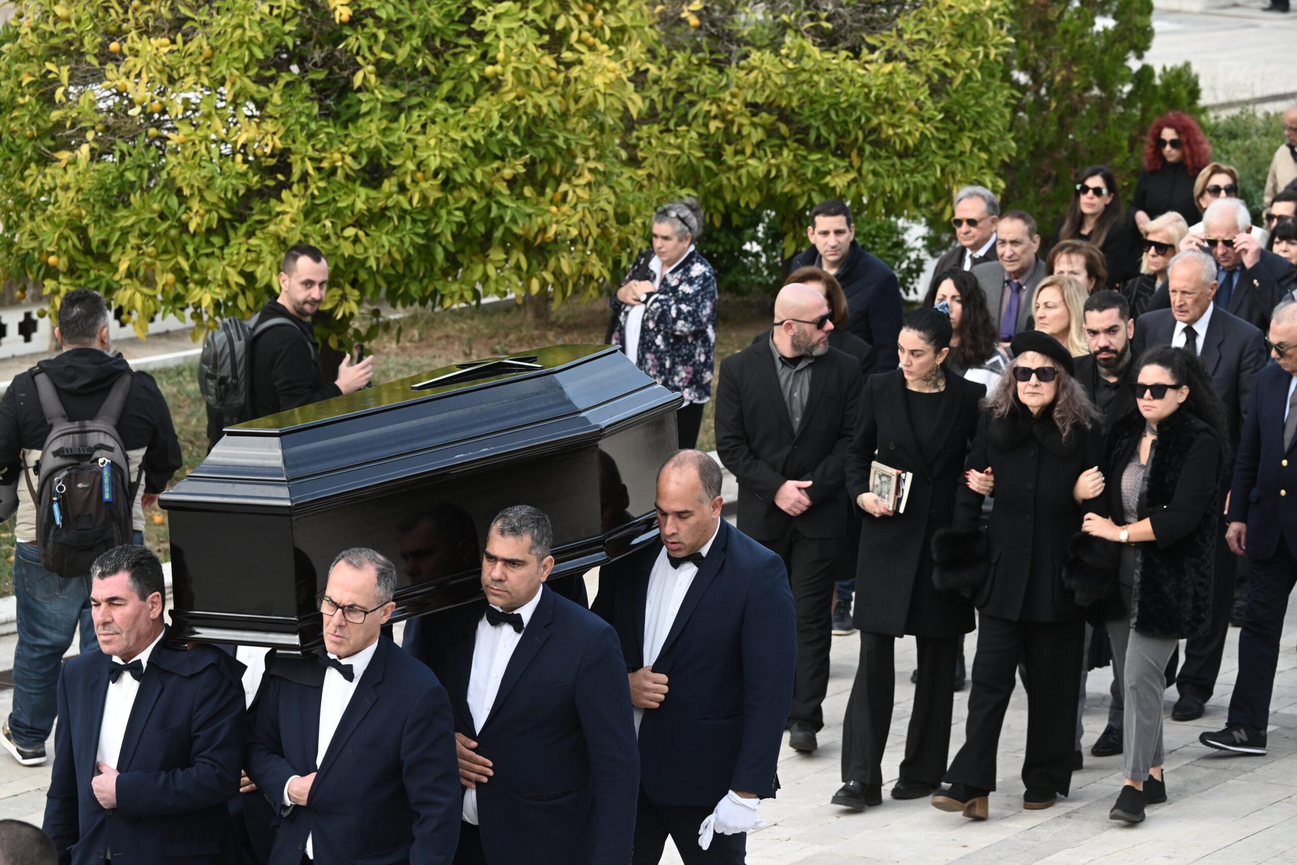 Βασίλης Βασιλικός: Το «τελευταίο αντίο» στον σπουδαίο συγγραφέα (ΒΙΝΤΕΟ & ΦΩΤΟ)