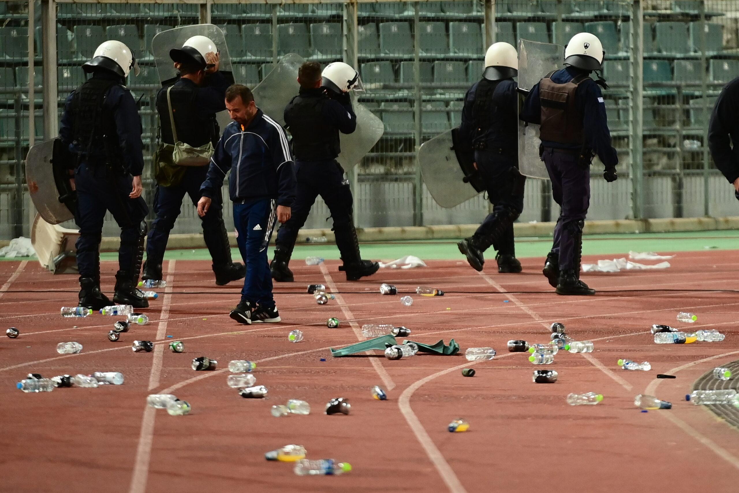Μόνο με πρόστιμο τιμωρείται ο Ολυμπιακός για τα επεισόδια στον Βόλο