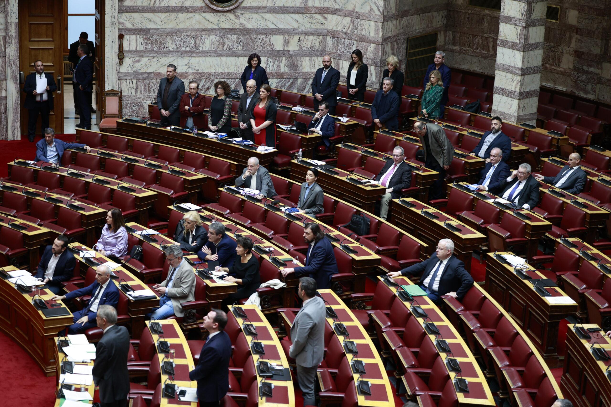 Βουλή: Πρόταση νόμου της Πλεύσης Ελευθερίας για επαναφορά δώρων εορτών και αδείας στους εργαζόμενους στο Δημόσιο