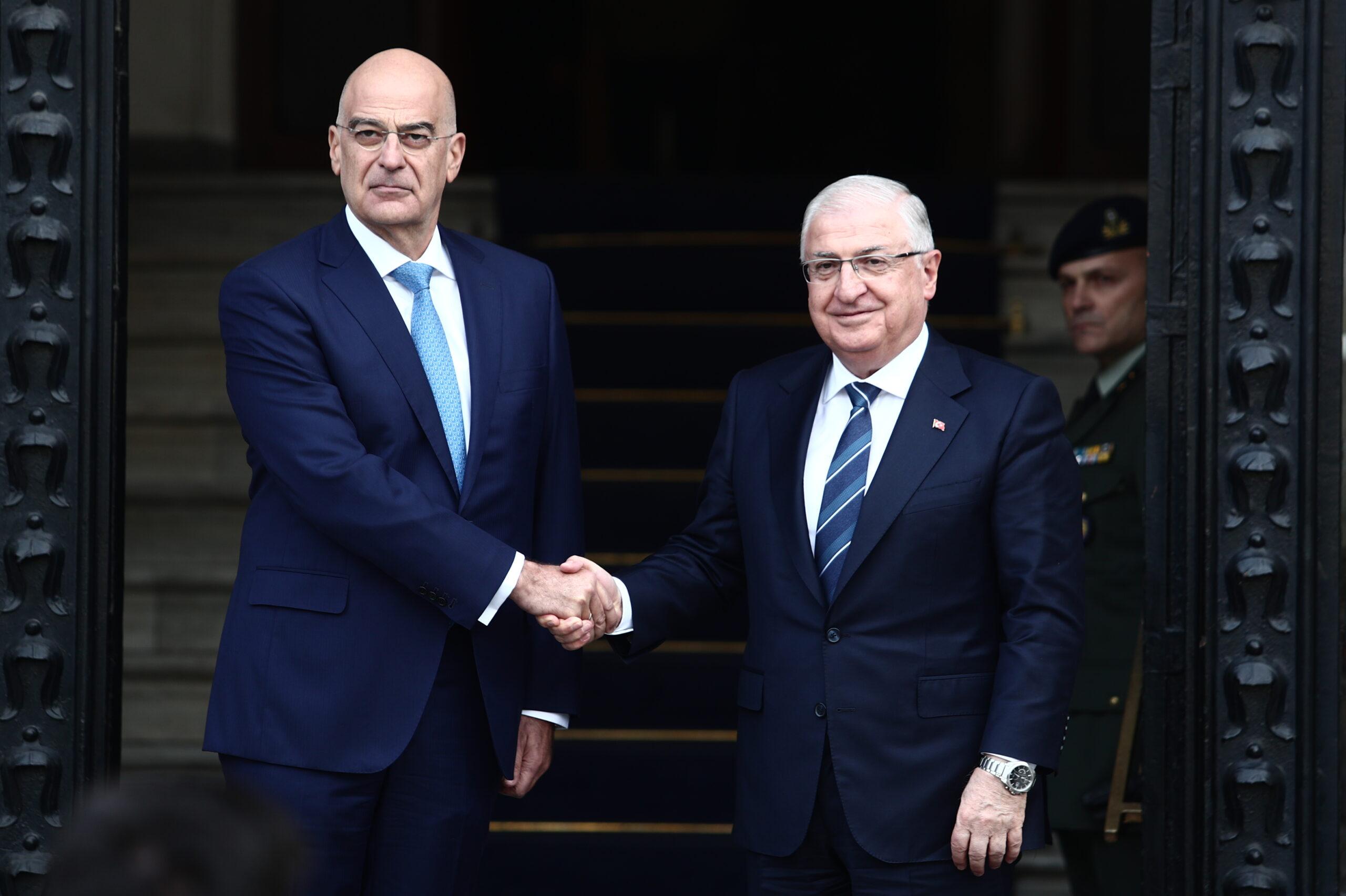 Θετικό κλίμα στη συνάντηση Δένδια – Γκιούλερ – Τα θέματα που συζήτησαν οι δύο υπουργοί Άμυνας