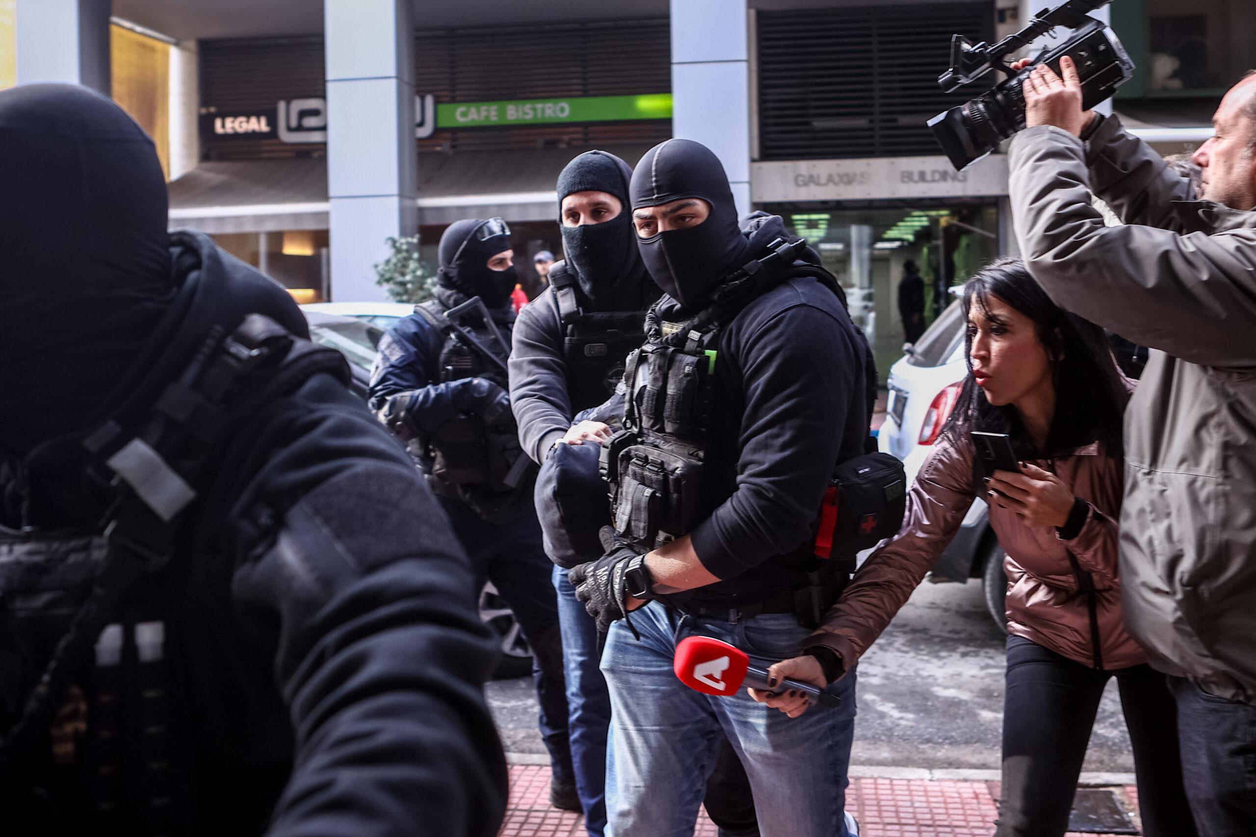 Ρέντη: Προθεσμία να απολογηθεί στον 18χρονο που τραυμάτισε τον αστυνομικό
