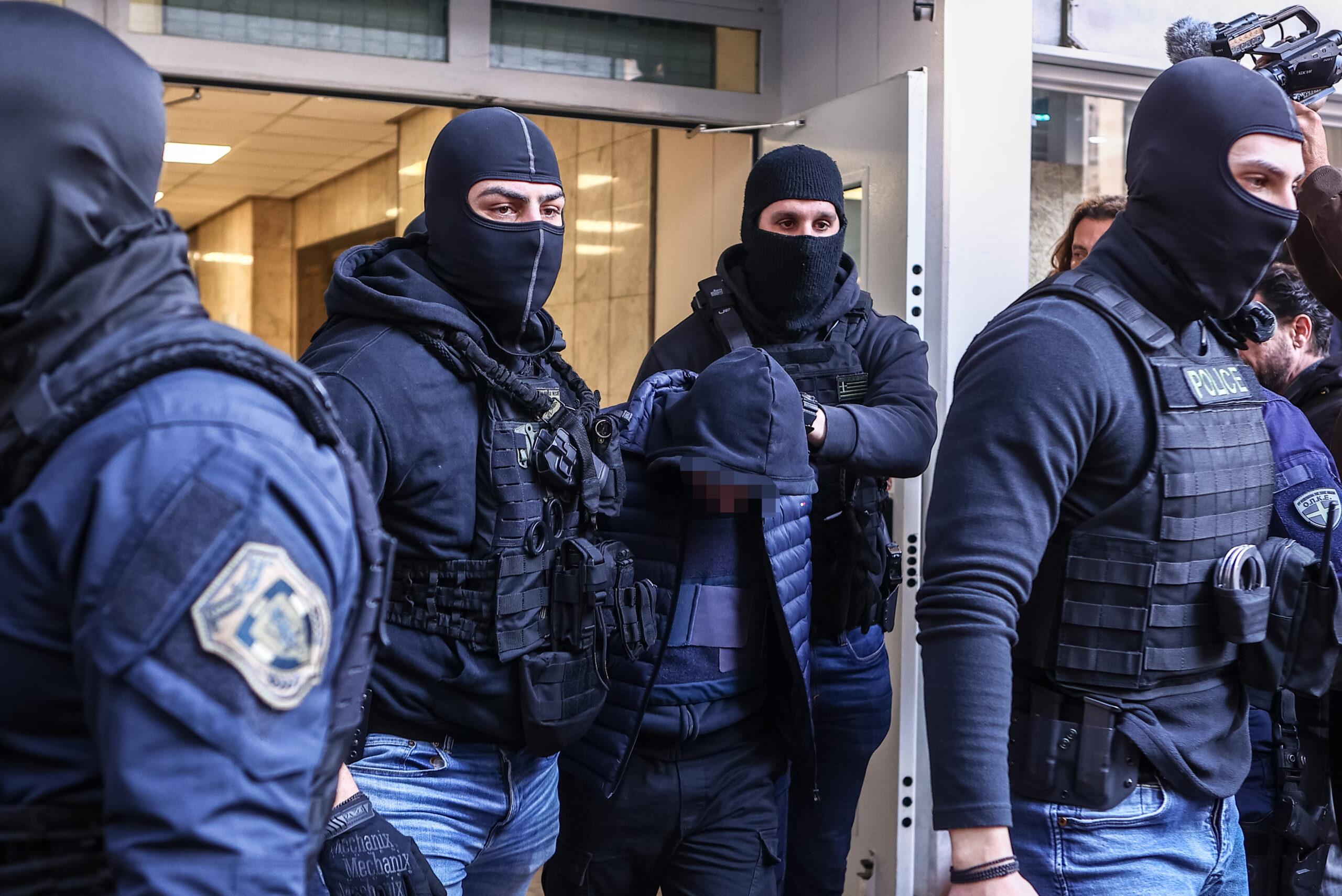 Επεισόδια στου Ρέντη: Απειλητικό μήνυμα έλαβε η μητέρα του 18χρονου – «Πόσους βιασμούς να αντέξει το παιδί πριν κρεμαστεί;»