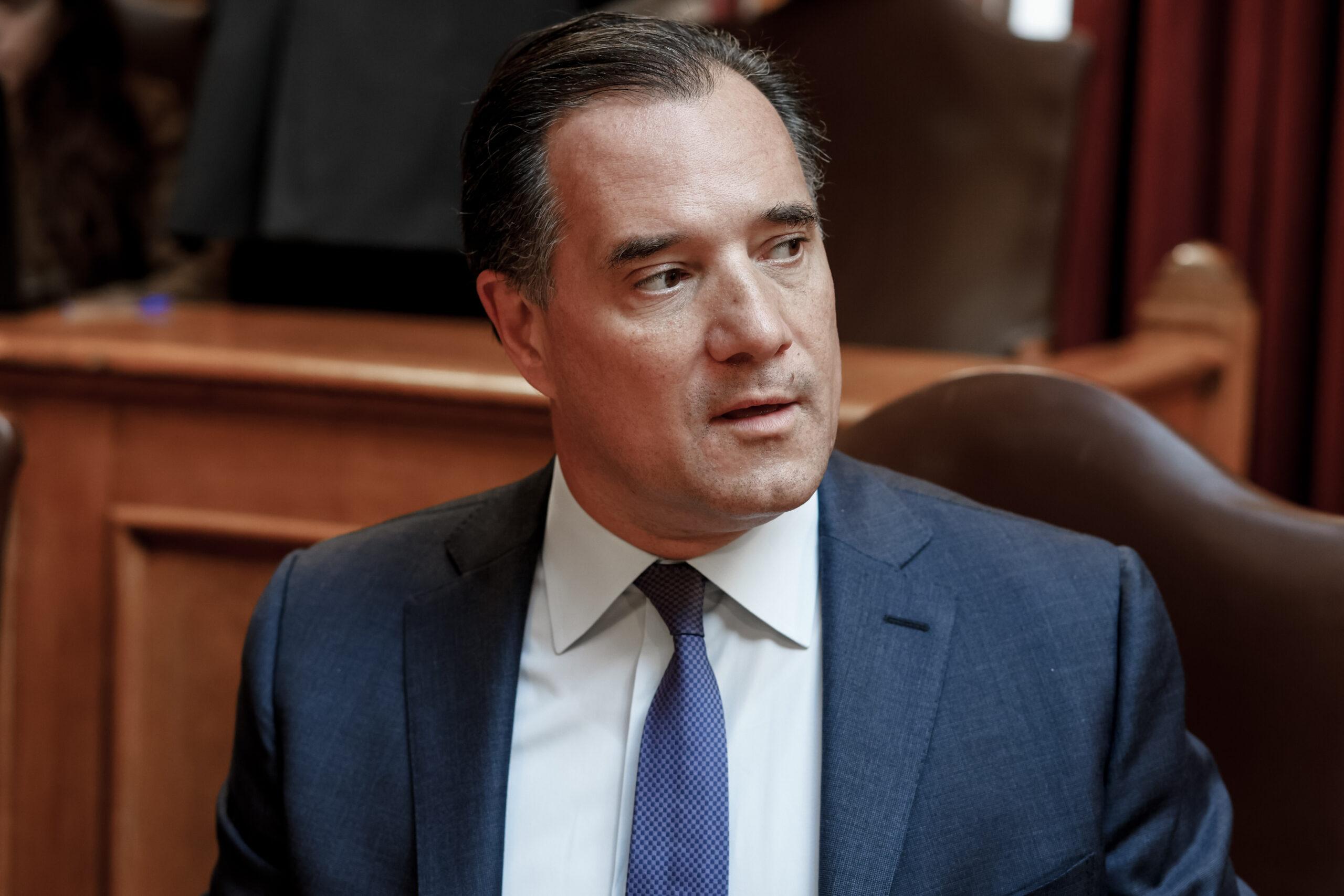 Ά. Γεωργιάδης κατά Στ. Κασσελάκη: «Μην μου μιλάει από το Παρίσι τώρα, έχω φτύσει το γάλα της μάνας μου στη δουλειά»»