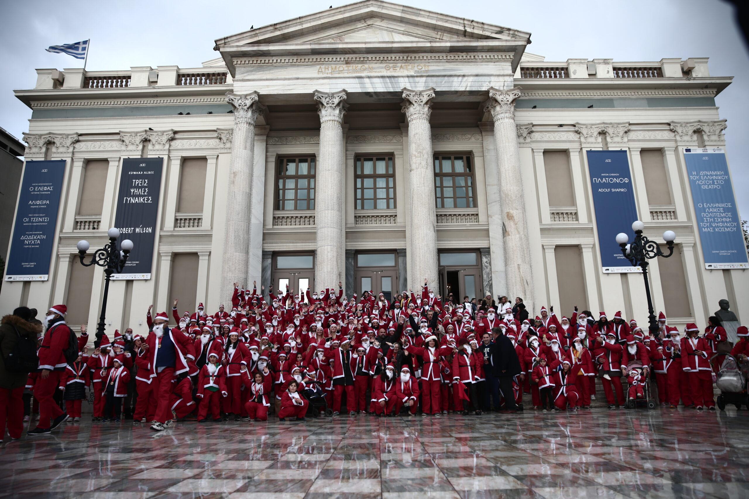 4ο Santa Run Piraeus: «Πλημμύρισε» με Άγιους Βασίληδες ο Πειραιάς