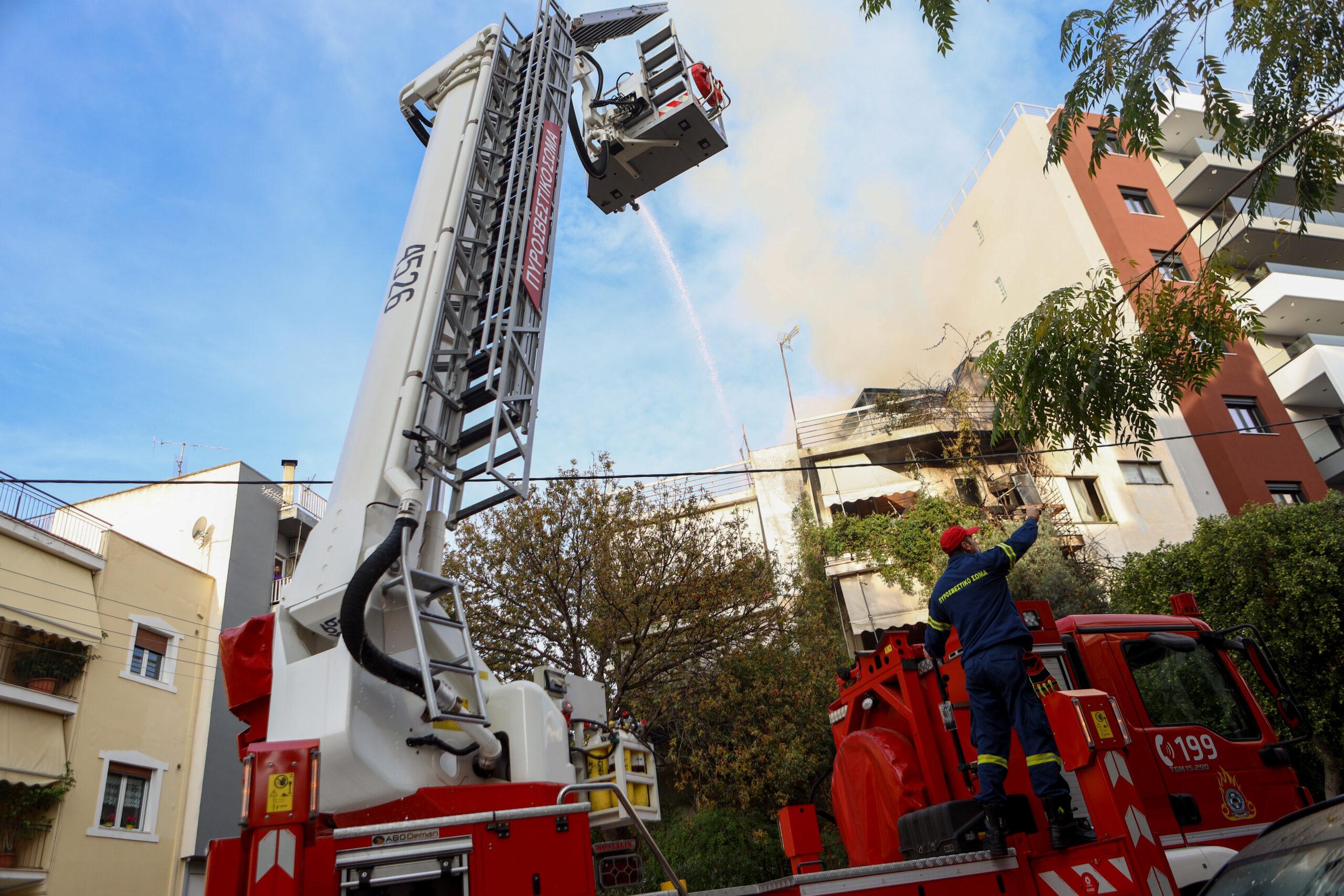 Υπό έλεγχο οι φωτιές που ξέσπασαν σε δύο διαμερίσματα σε Βριλήσσια και Νέα Σμύρνη