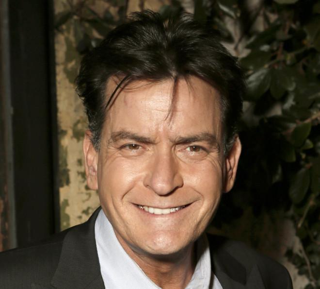 Charlie Sheen: Η γειτόνισσά του προσπάθησε να τον πνίξει