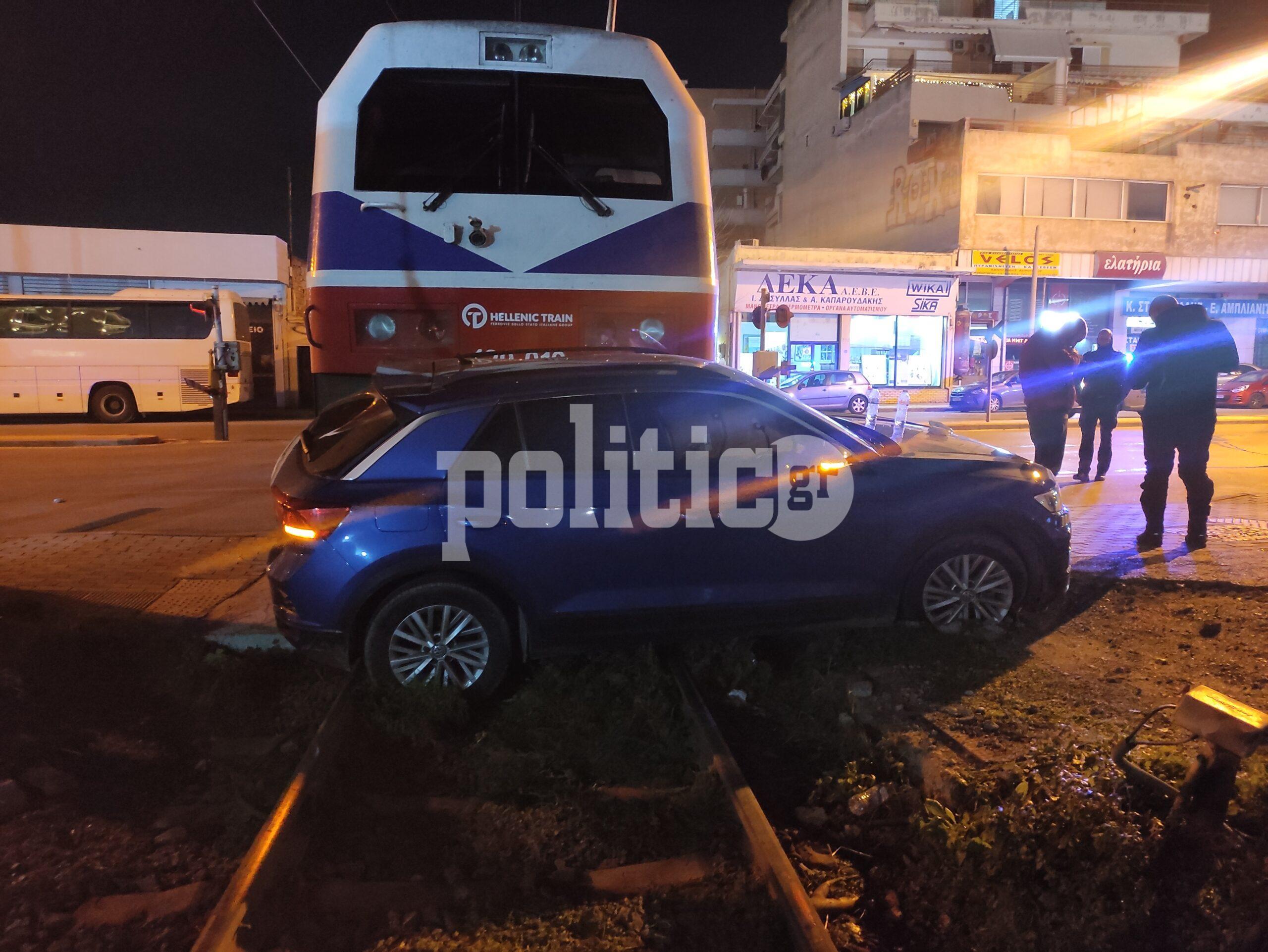 Θεσσαλονίκη: Τρένο παρέσυρε ΙΧ στην οδό Μοναστηρίου (ΦΩΤΟ & ΒΙΝΤΕΟ)