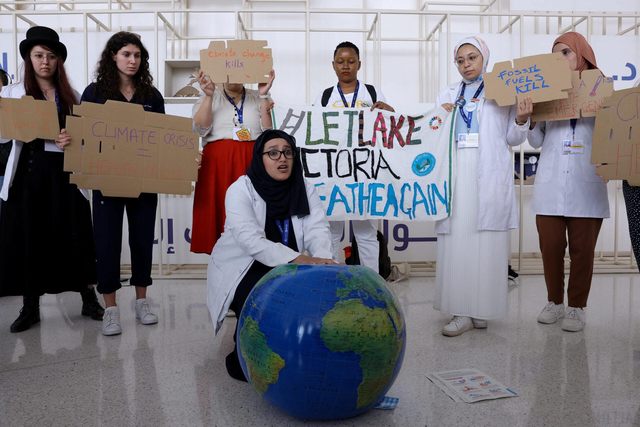 COP28: Οι κίνδυνοι για την υγεία από την κλιματική αλλαγή – Τι ζήτησαν γιατροί και ακτιβιστές