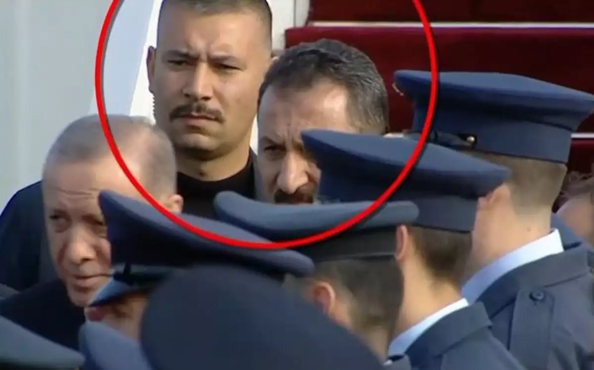 Επίσκεψη Ερντογάν στην Αθήνα: «Σκιά» του Τούρκου προέδρου ο πανύψηλος σωματοφύλακάς του
