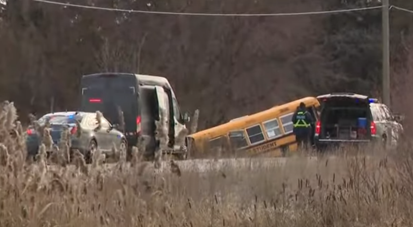 Καναδάς: Δύο νεκροί και τρεις τραυματίες από τη σύγκρουση SUV με σχολικό λεωφορείο