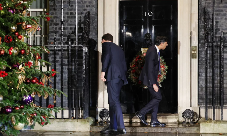 Η αμήχανη στιγμή Ρίσι Σούνακ και Μαρκ Ρούτε – Χτυπούσαν το κουδούνι στη Ντάουνινγκ Στριτ και δεν τους άνοιγε κανείς!