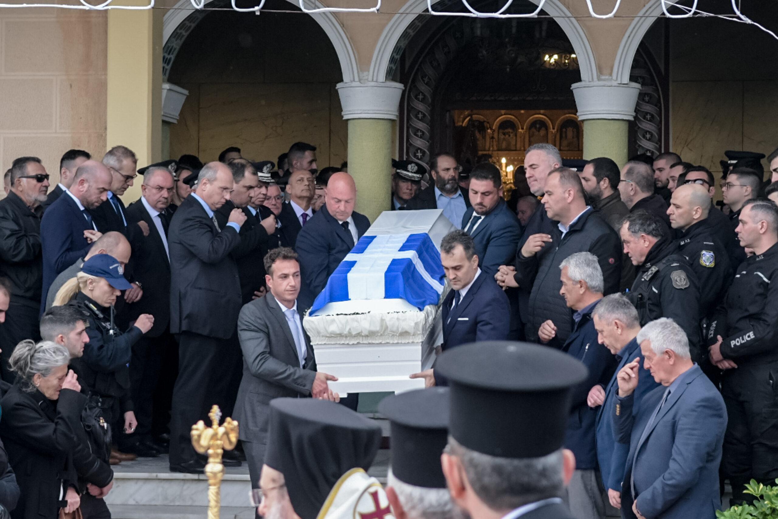 Ασπρόπυργος: Θρήνος στην κηδεία του 29χρονου αστυνομικού στην Πάτρα (ΒΙΝΤΕΟ & ΦΩΤΟ)