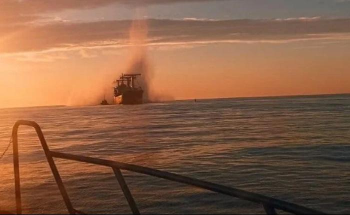 Μαύρη Θάλασσα: Η στιγμή που το ελληνόκτητο πλοίο προσκρούει σε νάρκη