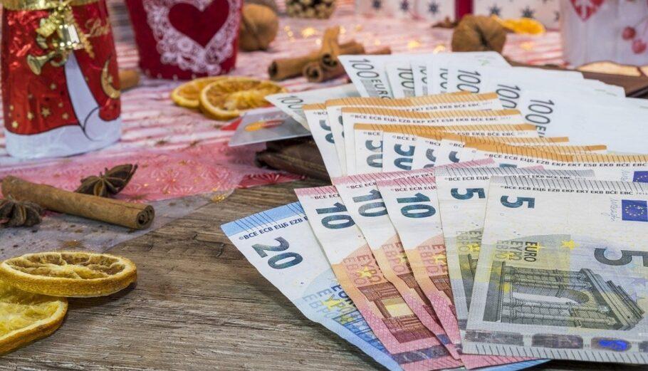 Από αύριο ξεκινούν οι πληρωμές των δώρων Χριστουγέννων και των επιδομάτων e-ΕΦΚΑ και ΔΥΠΑ