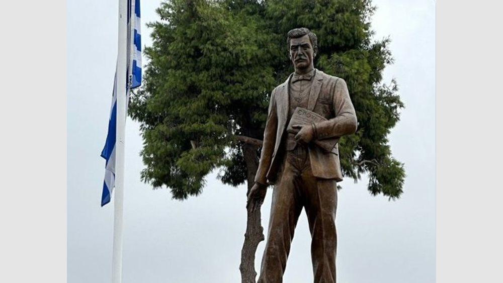 Θεσσαλονίκη: Άγνωστοι επιχείρησαν να κλέψουν το μπρούτζινο άγαλμα του Νίκου Καπετανίδη