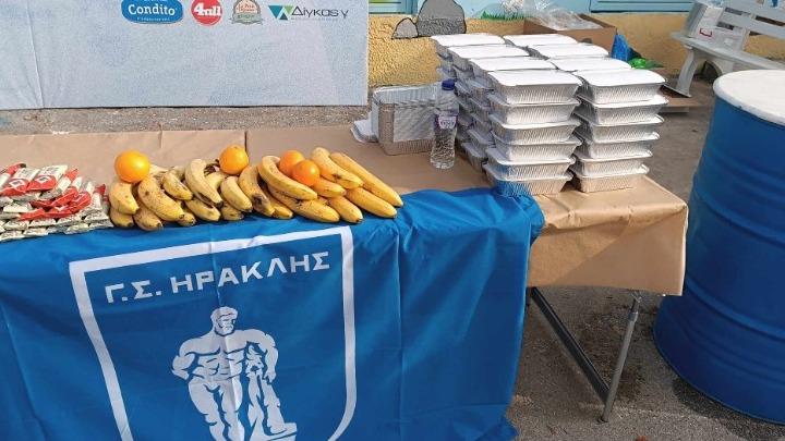 Θεσσαλονίκη: Φαγητό για 100 άστεγους μαγείρεψαν μέλη της κοινότητας του Ηρακλή