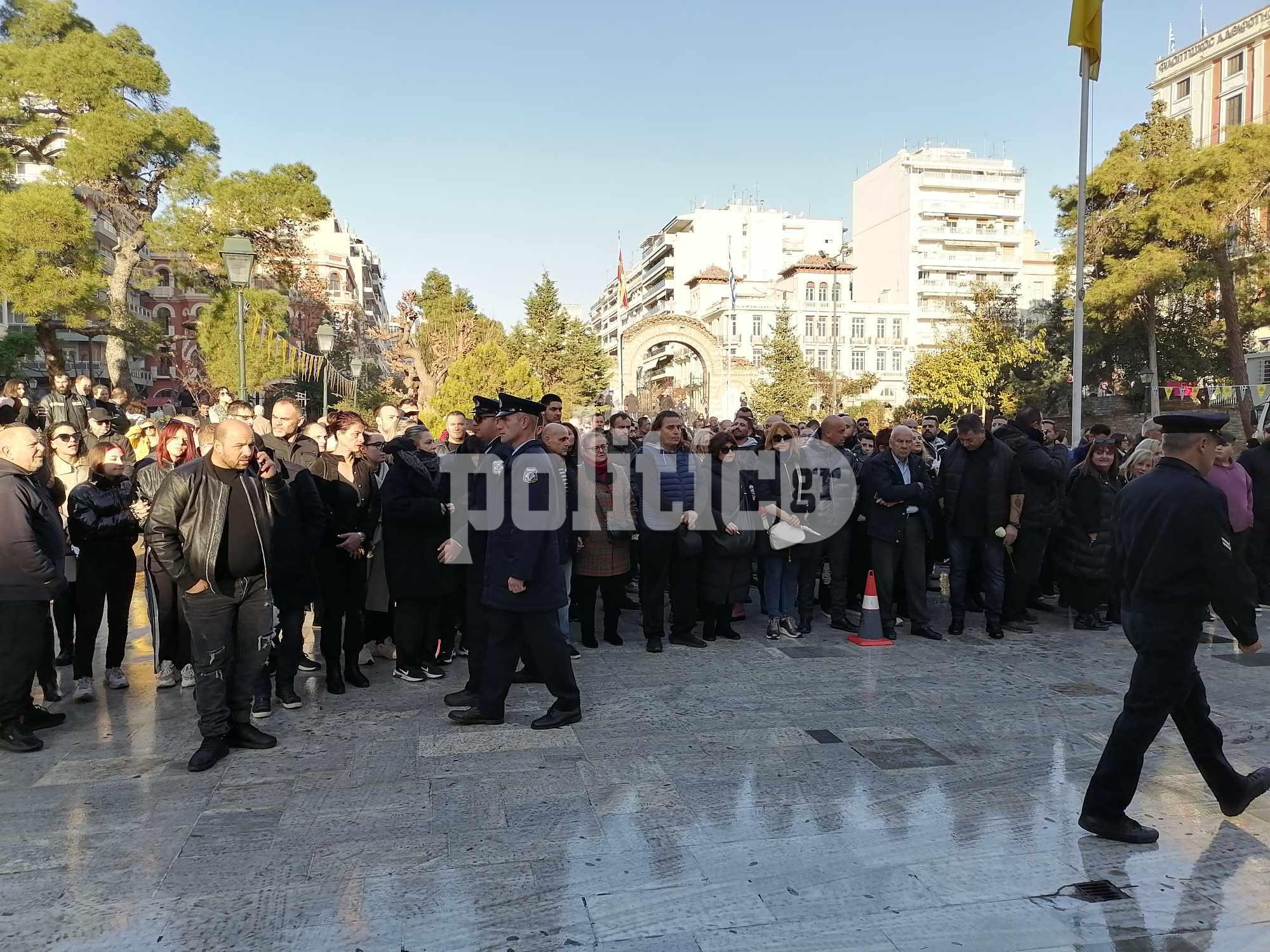 Θεσσαλονίκη: Κόσμος συρρέει για το λαϊκό προσκύνημα στο Βασίλη Καρρά (ΦΩΤΟ+ΒΙΝΤΕΟ)