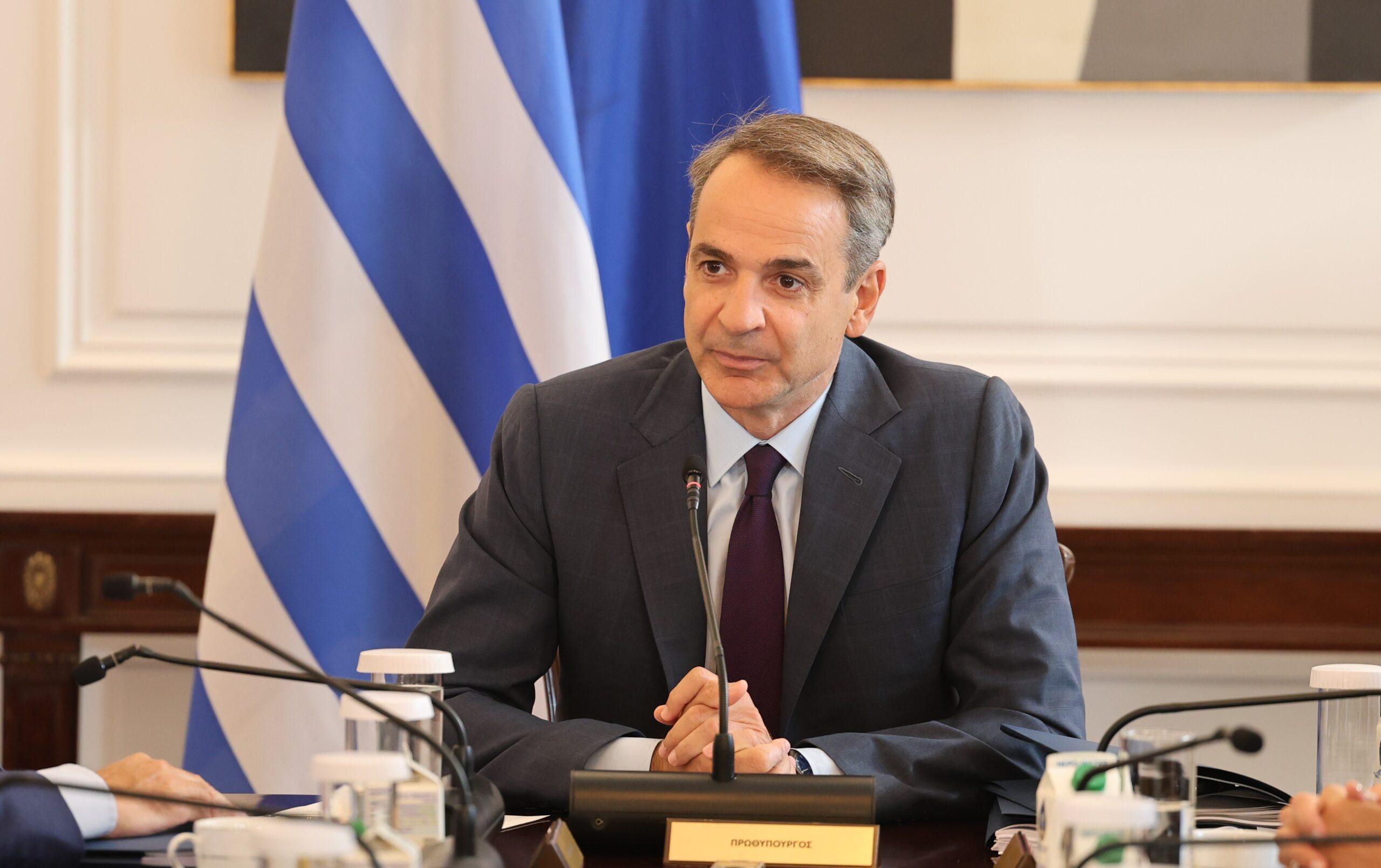 Σύσκεψη υπό τον Κυριάκο Μητσοτάκη για την οπαδική βία – Εισηγήσεις ακόμη και για διακοπή του πρωταθλήματος