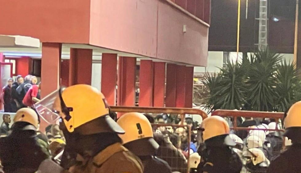 Ρέντης: Σπαρακτικά τα λόγια του πατέρα του αστυνομικού – «Είναι άδικο να πεθάνει το παιδί μου»