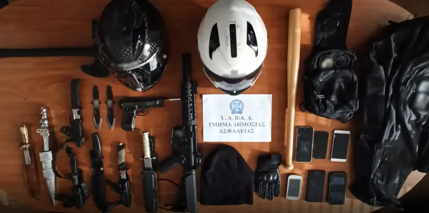 Αττική: Εξαρθρώθηκε συμμορία που λήστευε ταχυδιανομείς με την απειλή μαχαιριού