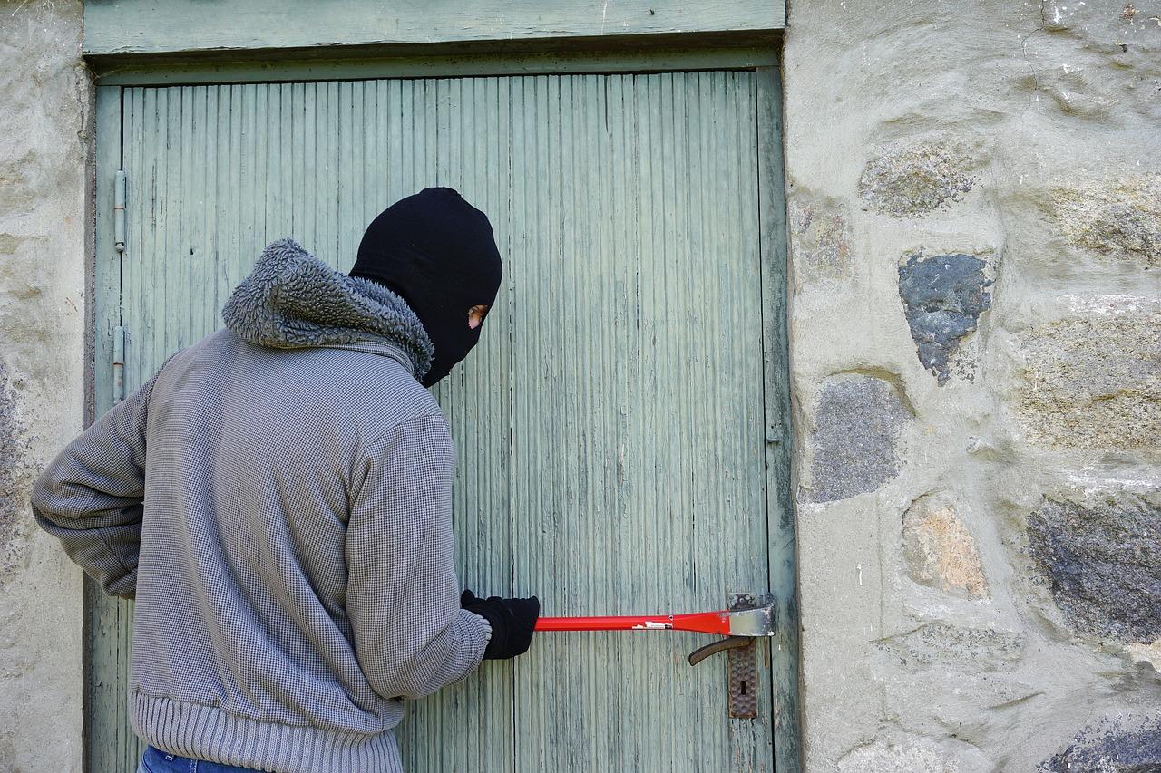 Θεσσαλονίκη: Εξιχνιάστηκε άγρια ληστεία στη Θέρμη – Οι δράστες έδεσαν άνδρα και τον πήγαν στο σπίτι του