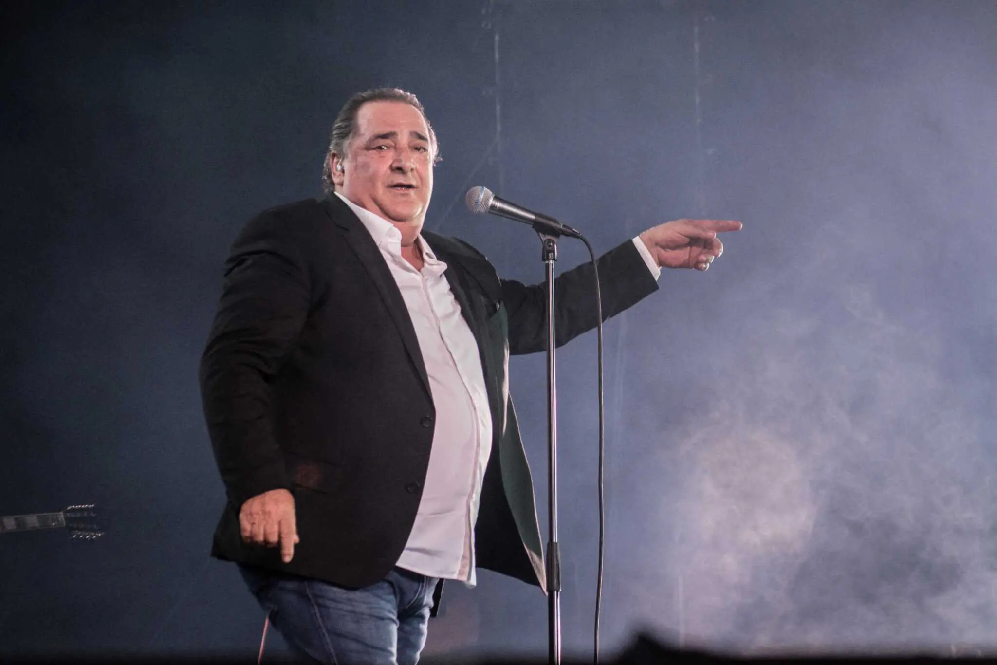 Όταν ο Βασίλης Καρράς τραγούδησε αφιλοκερδώς για να βοηθήσει παιδί με αναπηρία