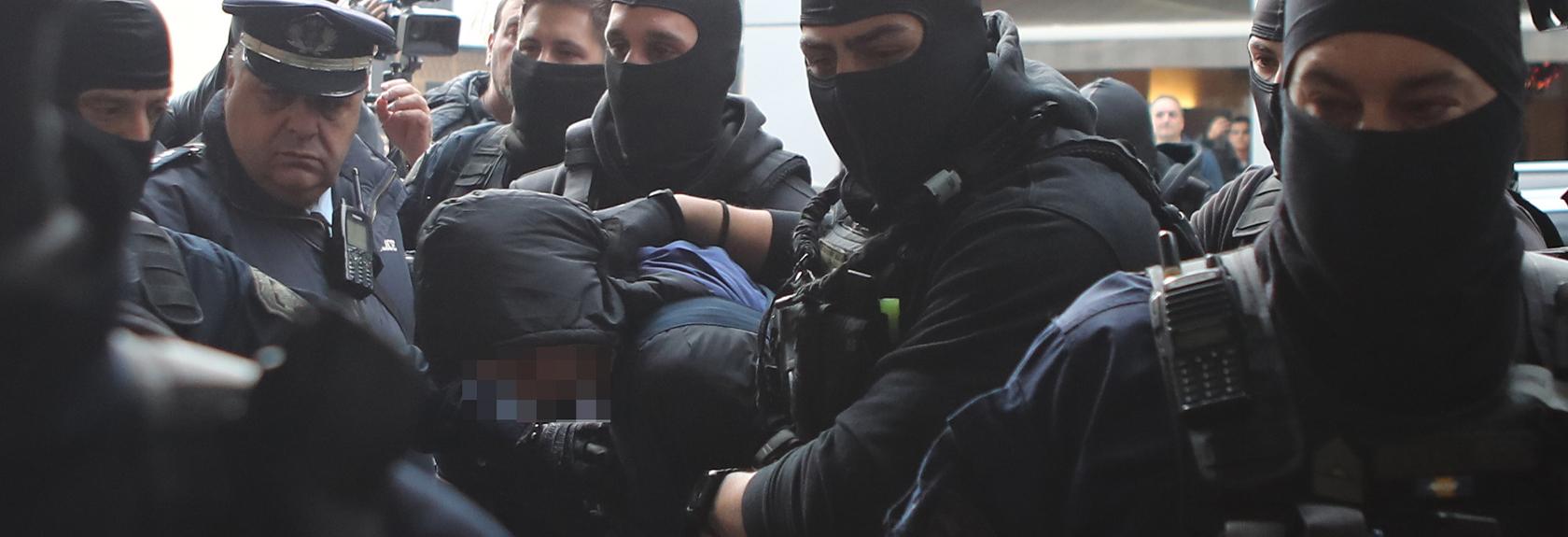 Επεισόδια στου Ρέντη: Ο 18χρονος υποστήριξε ότι υπήρχε και δεύτερο άτομο που έριξε φωτοβολίδα
