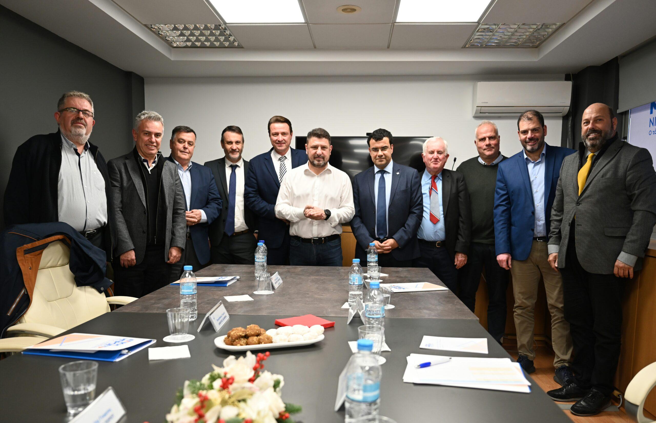 Συνάντηση Ν. Χαρδαλιά με τους δημάρχους Πειραιά και Νήσων