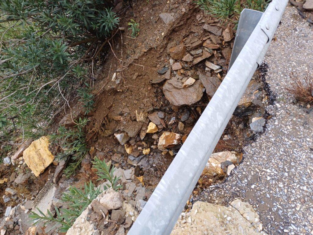 Ικαρία: Πτώσεις βράχων μετά τις σημερινές βροχοπτώσεις