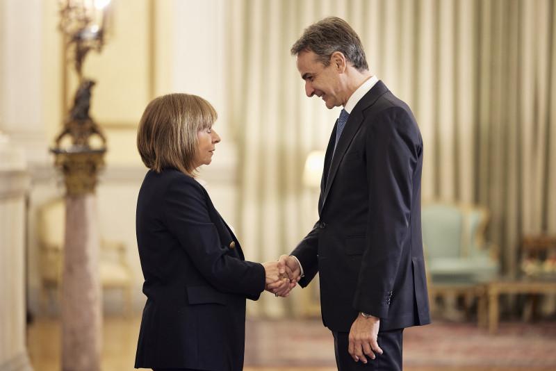 Ευχές από την πολιτική, στρατιωτική, θρησκευτική ηγεσίας και παιδιά των Χωριών SOS στην Σακελλαροπούλου