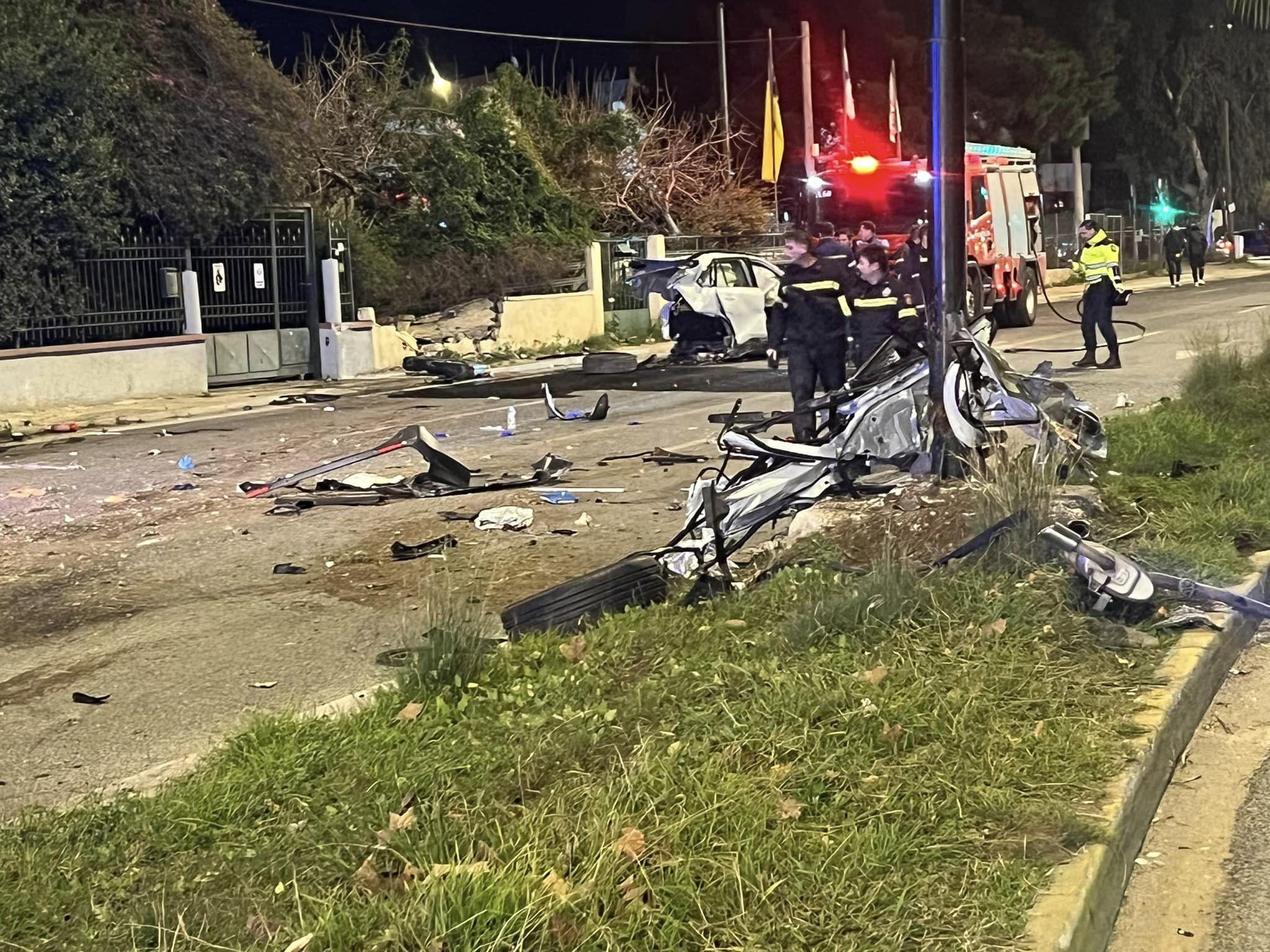 Σοκαριστικές εικόνες από το τροχαίο στην παραλιακή Αττικής – Τουλάχιστον δύο νεκροί