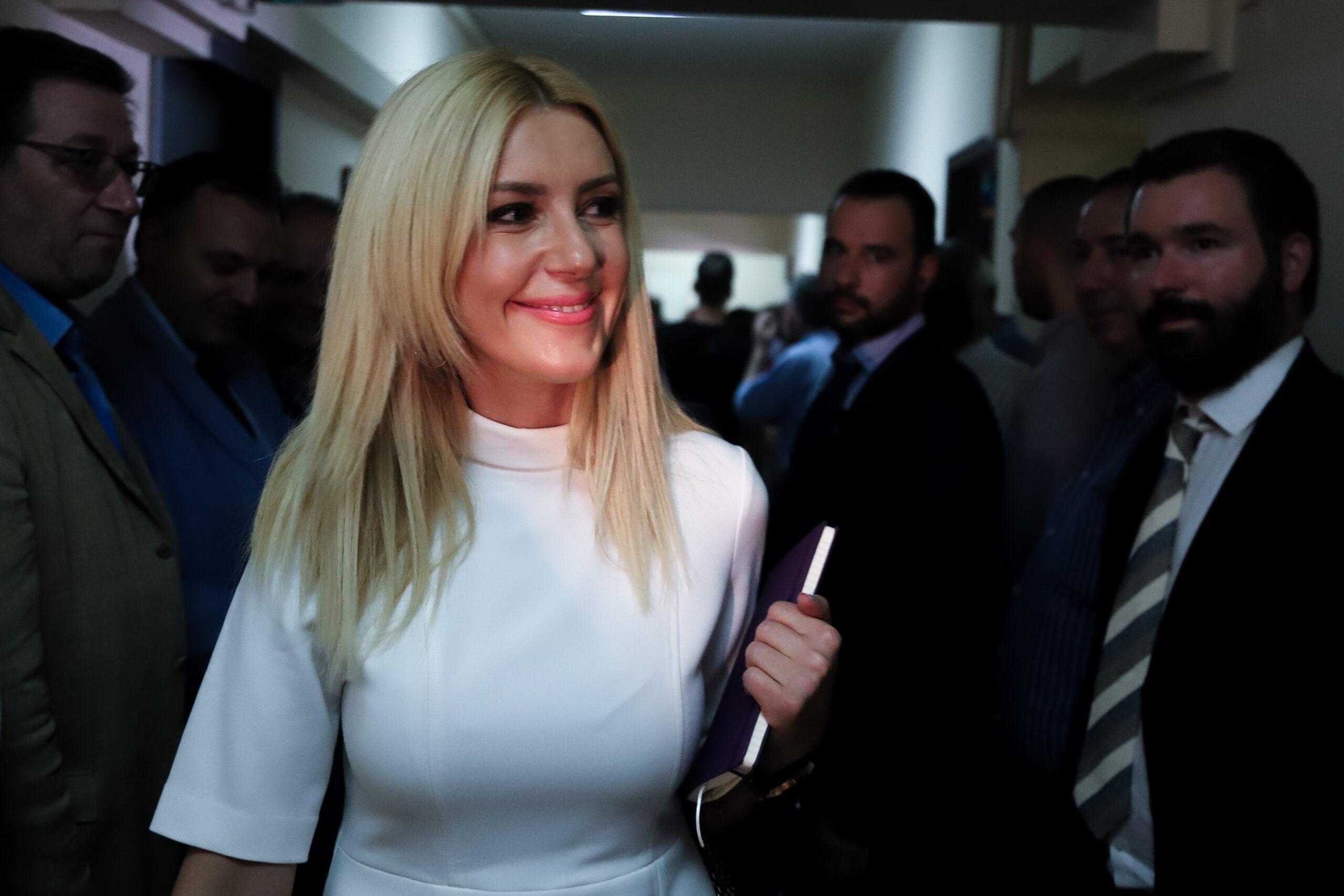 Γάμος ομόφυλων ζευγαριών: Θα καταψηφίσει το νομοσχέδιο η βουλευτής της ΝΔ Φωτεινή Αραμπατζή