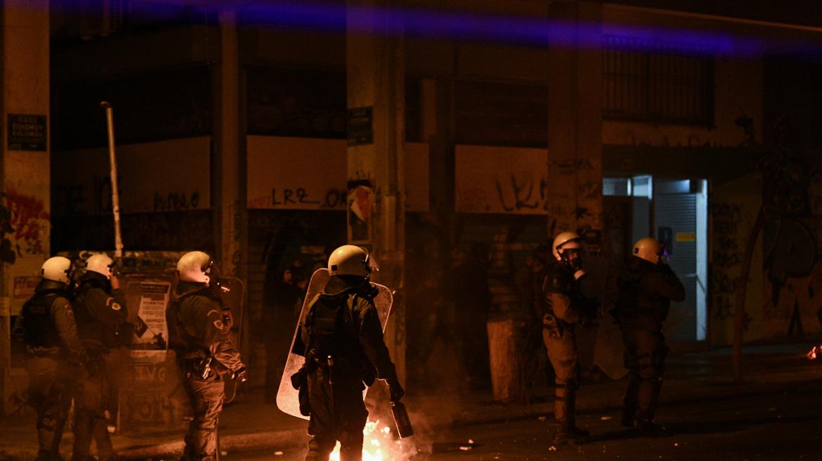Εξάρχεια: Επίθεση με μολότοφ σε διμοιρία των ΜΑΤ