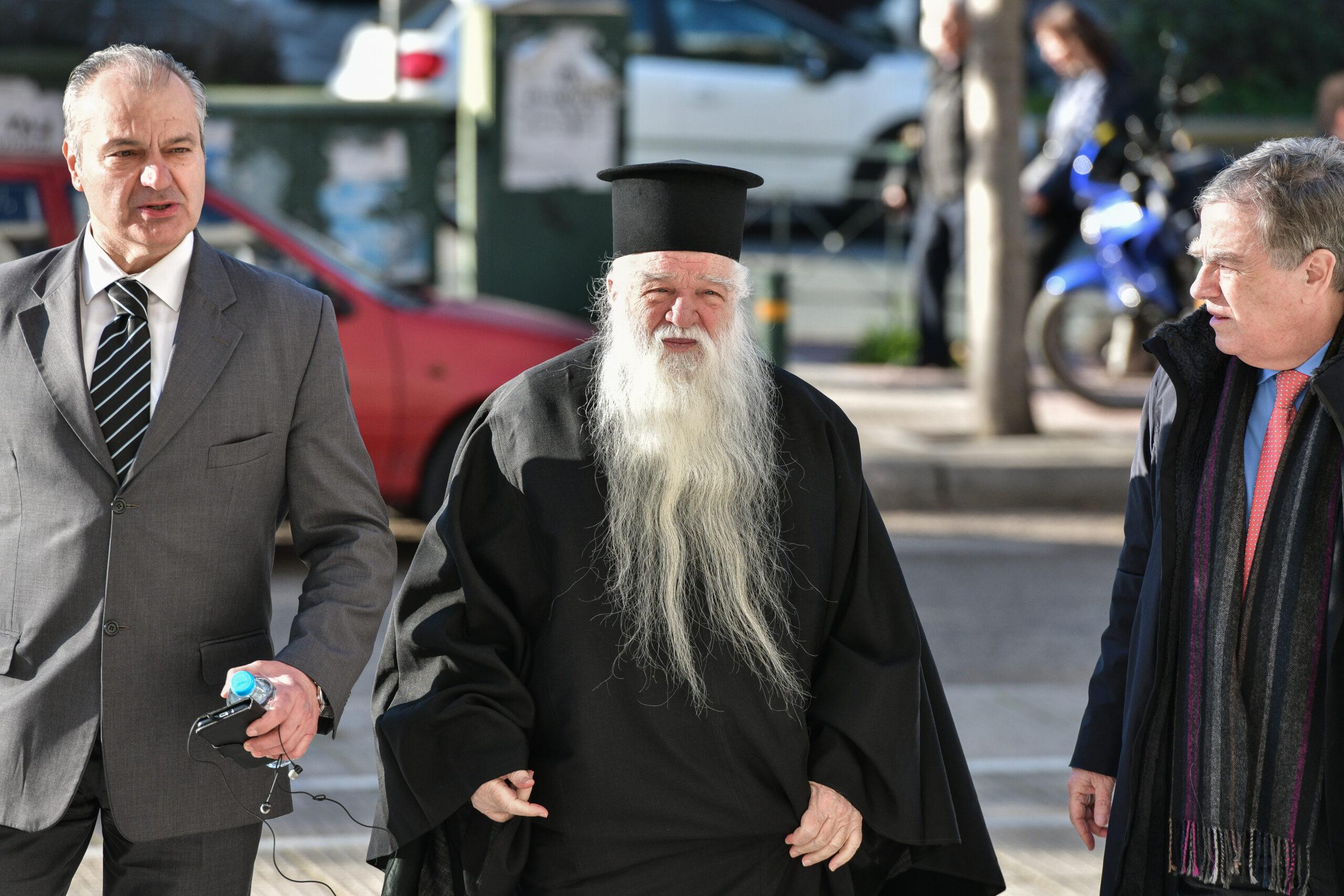 «Επίθεση» Αμβρόσιου στον Μητσοτάκη: «Ο πρωθυπουργός ψεύδεται – Ανήθικος ο γάμος των ομοφυλόφιλων»
