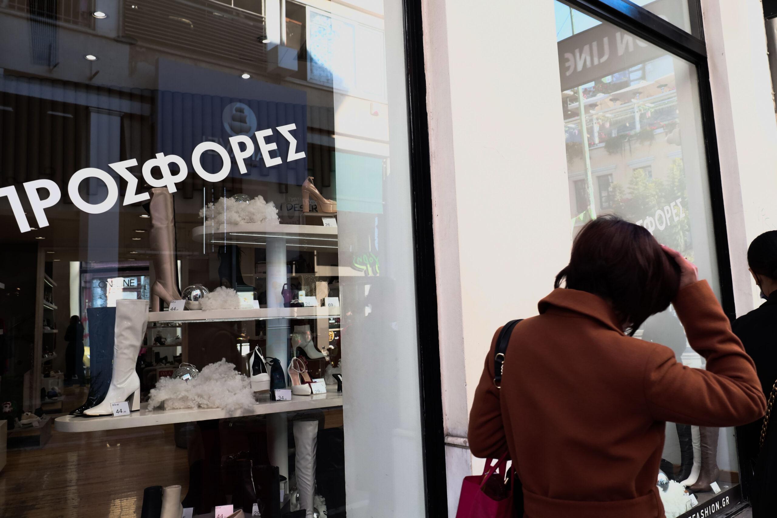 «Ανάσα» για τον εμπορικό κόσμο η περίοδος των εορτών – Πότε ξεκινούν οι χειμερινές εκπτώσεις