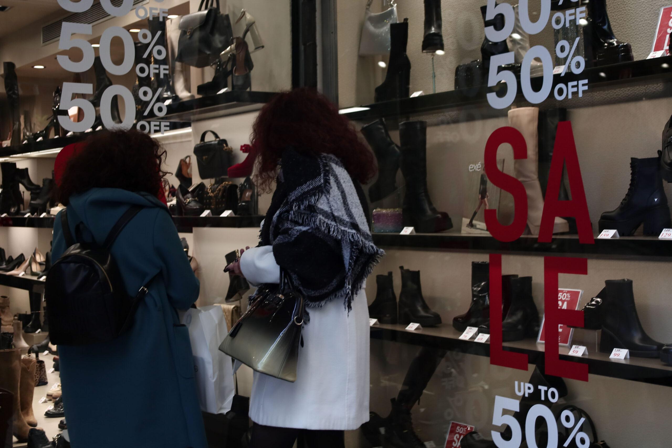 Πρεμιέρα για τις χειμερινές εκπτώσεις – Μέχρι πότε θα διαρκέσουν